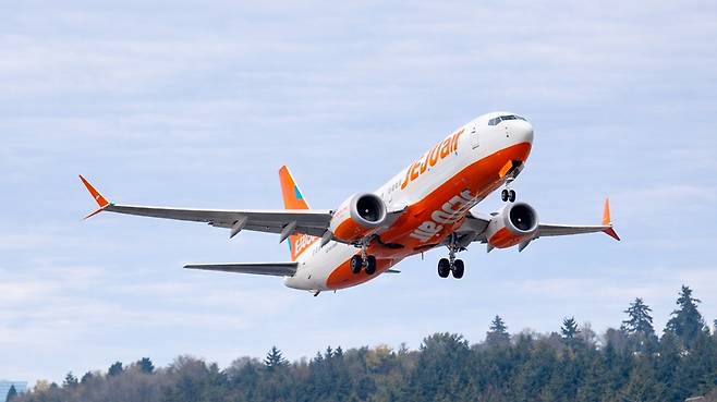 국토부는 제주항공의&nbsp;인천∼제주 노선이 빠르게 자리 잡을 수 있도록 지원책을 검토 중이다. / 제주항공