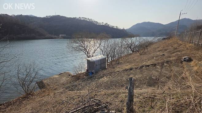 백범 김구 선생이 류인석 의병장 묘소 방문을 위해 똑딱선을 타고 내렸던 홍천강 가정리 나루터 흔적. 멀리 보이는 쪽이 북한강 방면이다. 사진=전정희 기자