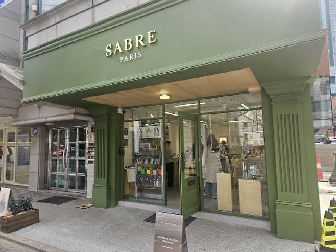 무신사 프로젝트엔 패션 브랜드 외에도 라이프스타일 브랜드 매장도 포함돼 있다. 사진은 '사브르파리' 매장 모습. (사진=김정유 기자)