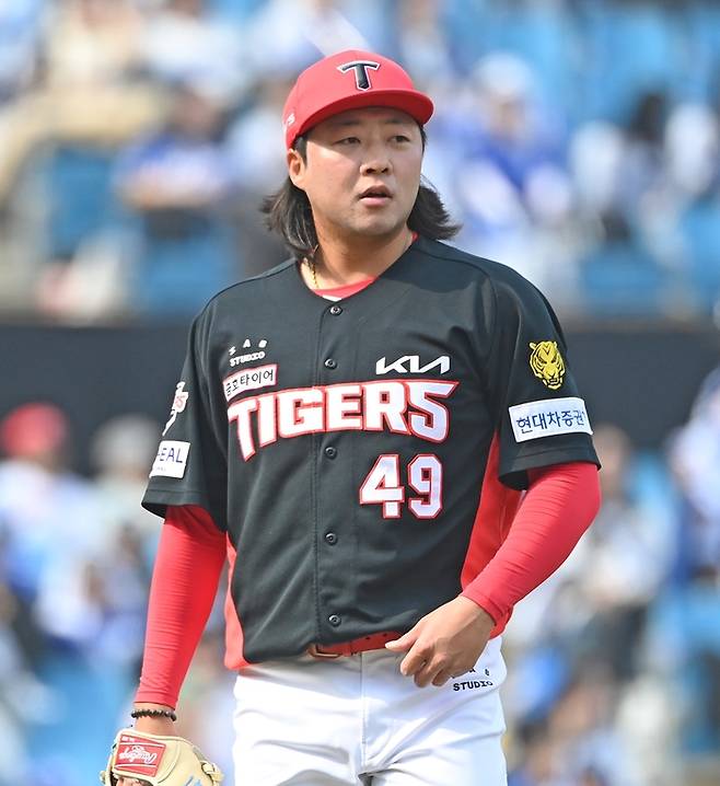 KIA 김범수가 24일 대구삼성라이온즈파크에서 열린 2026 KBO리그 시범경기 삼성과 경기에서 6회말 등판했다. 사진 | KIA 타이거즈