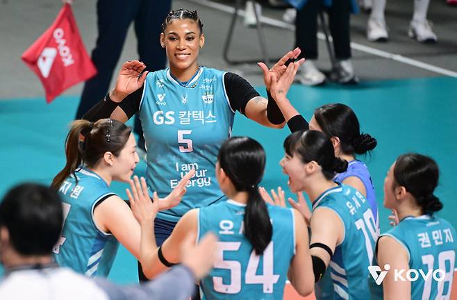 기뻐하는 GS칼텍스 선수들. 제공 | 한국배구연맹