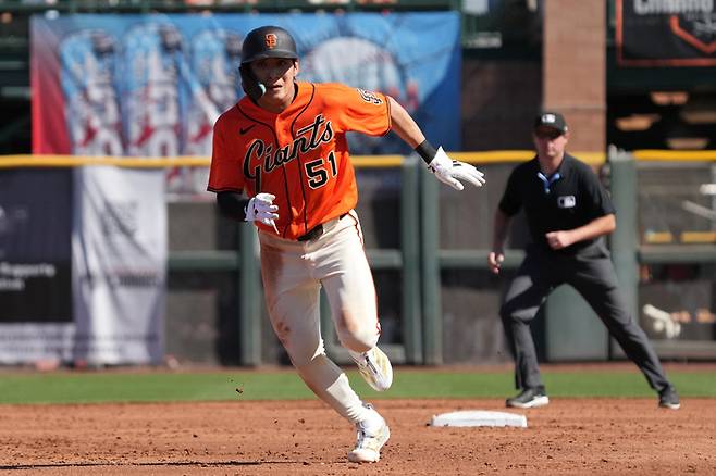 샌프란시스코 이정후가 23일(한국시간) 미국 애리조나주 스코츠데일에서 열린 2026 메이저리그(ML) 시범경기 시카고 컵스전에서 주루플레이를 하고 있다. 사진 | 애리조나=Imagn Images 연합뉴스