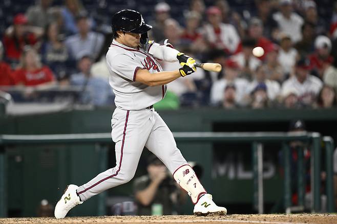 애틀랜타 김하성이 16일(한국시간) 미국 워싱턴 D.C. 내셔널스 파크에서 열린 2025 메이저리그(ML) 워싱턴과 경기에서 2루타를 치고 있다. 사진 | 워싱턴=AP연합뉴스