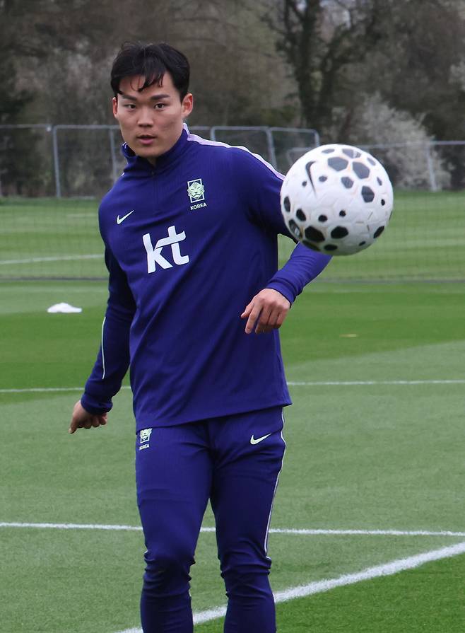 훈련하는 오현규

    (밀턴킨스[영국]=연합뉴스) 최재구 기자 = 코트디부아르전을 앞둔 한국 축구 국가대표팀의 오현규가 24일(현지시간) 영국 런던 북서쪽 밀턴킨스에서 팀동료들과 훈련하고 있다. 2026.3.25

    jjaeck9@yna.co.kr

(끝)





<저작권자(c) 연합뉴스, 무단 전재-재배포, AI 학습 및 활용 금지>