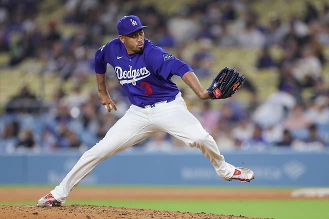 Los Angeles Dodgers' Edwin Diaz throws during the fifth inning of a spring training baseball game against the Los Angeles Angels, Monday, March 23, 2026, in Los Angeles. (AP Photo/Ryan Sun)







<저작권자(c) 연합뉴스, 무단 전재-재배포, AI 학습 및 활용 금지>