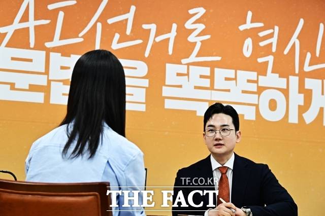 정이한 개혁신당 부산시장 후보는 23일 "정치란 결국 용기를 내는 과정"이라며 2030 세대에 진정성 있게 다가가기 위해 노력하고 있다고 밝혔다. /배정한 기자
