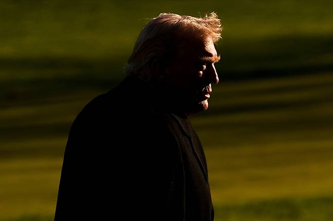 도널드 트럼프 대통령은 23일 미국과 이란이 생산적인 대화를 나눴다고 했다./AP 연합뉴스