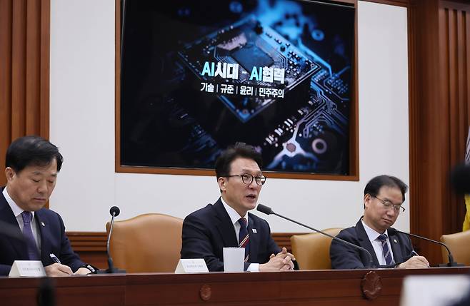 김민석 국무총리가 24일 오후 서울 종로구 정부서울청사에서 열린 글로벌 AI 허브 유치위원회 및 대국민 보고회에서 발언하고 있다. /연합뉴스