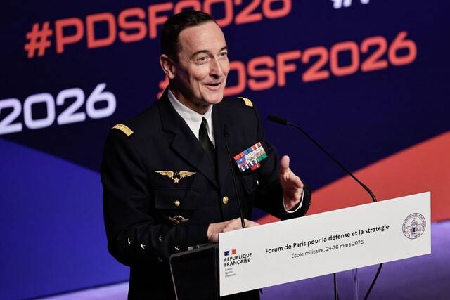 파비앵 망동 프랑스군 합참의장이 24일 프랑스 파리 육군학교에서 열린 파리 전략·방위 포럼에서 연설하고 있다. AFP 연합뉴스