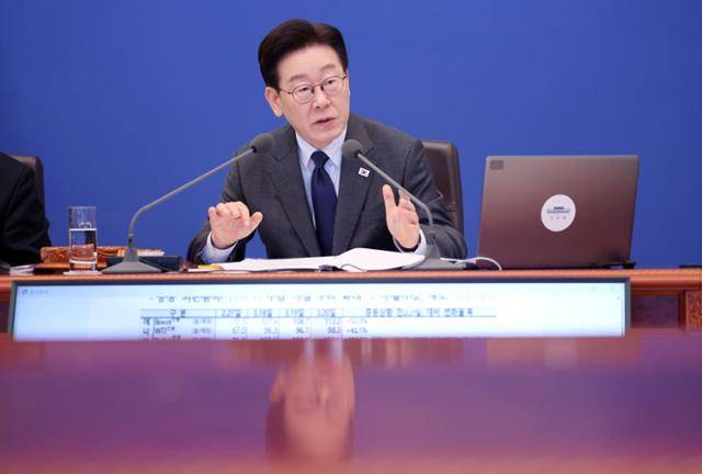 이재명 대통령이 24일 오전 청와대에서 열린 11회 국무회의에서 추경 관련 발언을 하고 있다. 왕태석 선임기자