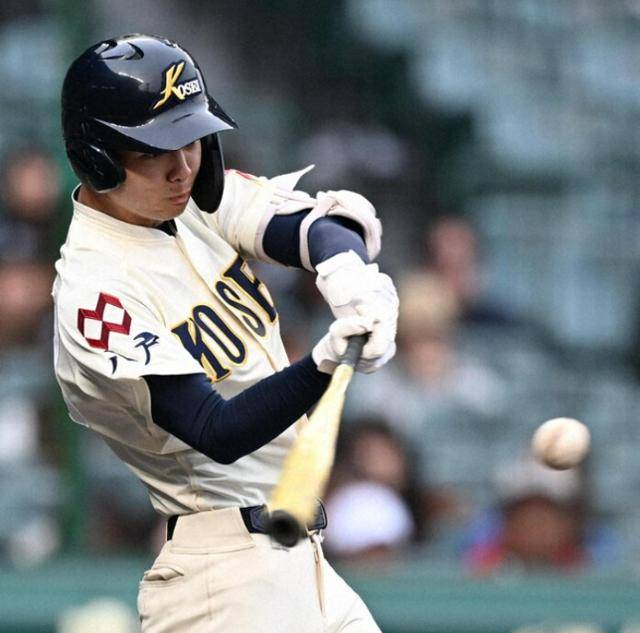 8회 결승 1타점 적시타 하치노헤가쿠인코우세 고교 스가누마(2년). 사진=마이니치 신문