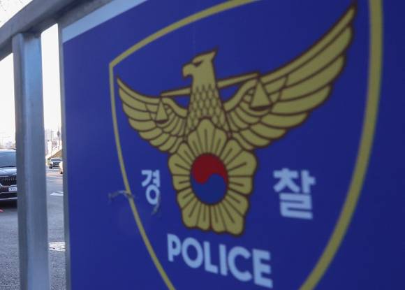 길거리에서 일면식 없는 여성 얼굴에 흉기를 휘두른 30대 여성이 경찰에 붙잡혔다. 본 기사와 무관한 이미지. [사진=연합뉴스]