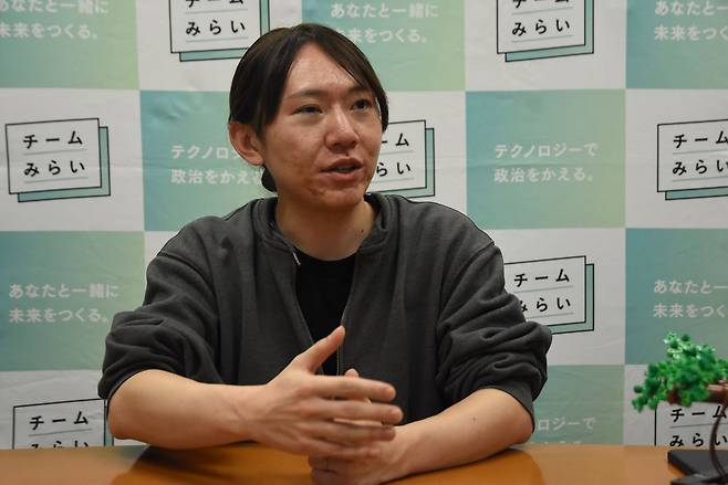 지난 17일 일본 도쿄 참의원회관에서 중앙일보와 인터뷰를 하고 있는 안노 다카히로 팀미라이 대표. 오누키 도모코 특파원
