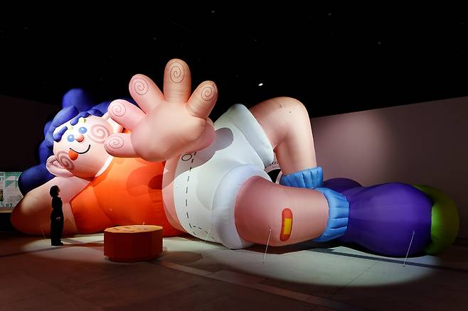 몬 다카나와 5층의 박스1500에서 진행되는 ‘구루구루(빙글빙글)전’의 전시물 모습. [JR동일본]