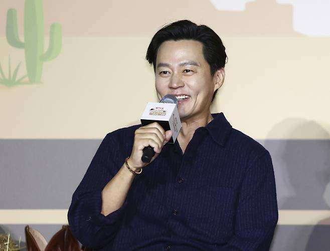 나영석 PD가 배우 이서진(사진)이 스태프 결혼식에서 음주하느라 결혼 당사자들보다 늦게 집에 갔다고 폭로했다./사진=뉴시스