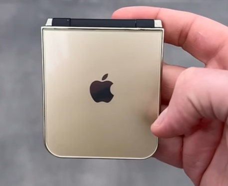 클램셸 구조의 애플 폴더블폰 예상 이미지. [유튜브(@unboxtherapy) 캡처]