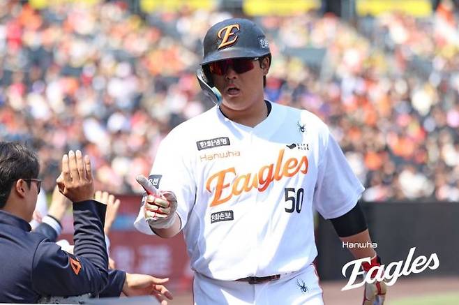 [서울=뉴시스] 프로야구 한화 이글스의 강백호가 20일 대전 한화생명볼파크에서 열린 2026 신한 쏠 KBO리그 시범경기 KIA 타이거즈전에서 득점을 올리고 있다. (사진=한화 이글스 제공) 2026.03.20. *재판매 및 DB 금지