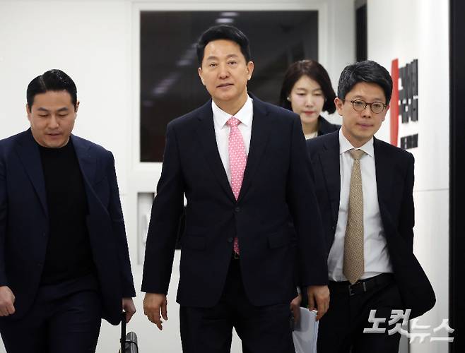 오세훈 서울시장이 22일 오후 서울 여의도 국민의힘 중앙당사에서 열린 전국동시지방선거 서울특별시장 후보자 면접에 참석하고 있다. 황진환 기자