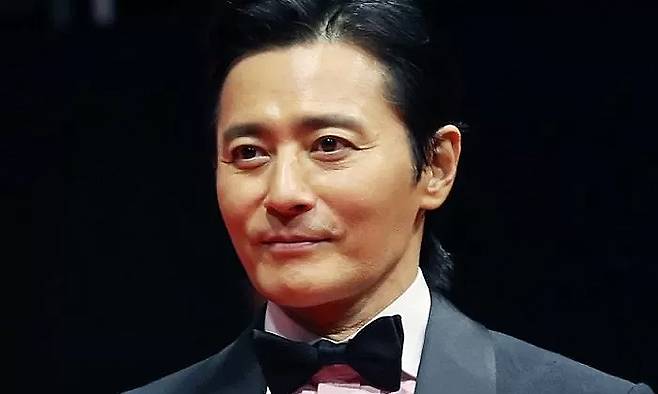 선배의 5만원에 담긴 진심을 잊지 않고 수십 배로 되갚은 장동건, 연예계 특유의 ‘보은 문화’. 뉴스1