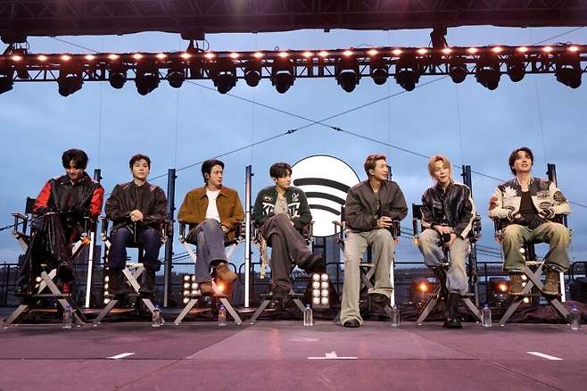 23일(현지시간) 맨해튼 피어17에서 열린 ‘스포티파이×BTS: 스윔사이드’ 행사에 참석한 그룹 방탄소년단(BTS). 스포티파이