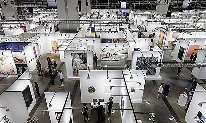 아트바젤 홍콩 2025 전시장 모습. 아트바젤 제공