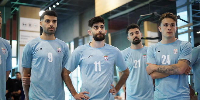 ▲ 사르다르 아즈문이 빠진 이란 대표팀 역시 새로운 변화를 준비해야 하는 상황에 놓였다. 아즈문이 빠진 공격진은 무게감이 크게 떨어질 수밖에 없다. 메흐디 타레미(사진 맨 왼쪽)와 올해 3월 이란 시민권을 획득한 독일 태생 공격수 드니 에케르트(사진 맨 오른쪽)로 에이스 공백을 메운다는 계획이다. ⓒ 이란 'farsnews'