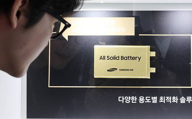 삼성SDI는 3월 11일 서울 강남구 코엑스에서 열린 ‘인터배터리 2026’에서 2027년 양산 예정인 전고체 배터리를 처음 공개했다. 동아DB