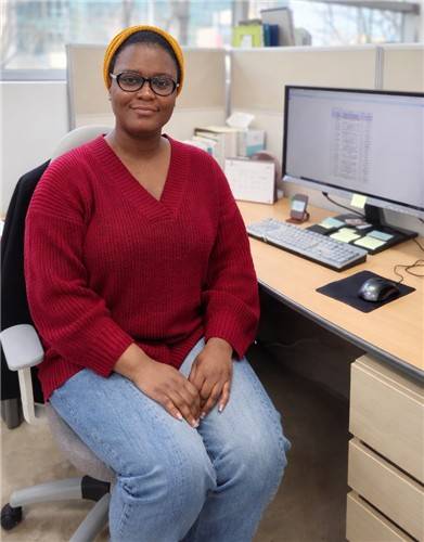 이마티티쿠아 아이안요 고려대 HIAI 연구원 연구교수가 사무실에서 포즈를 취하고 있다. [이하 제공 사진]