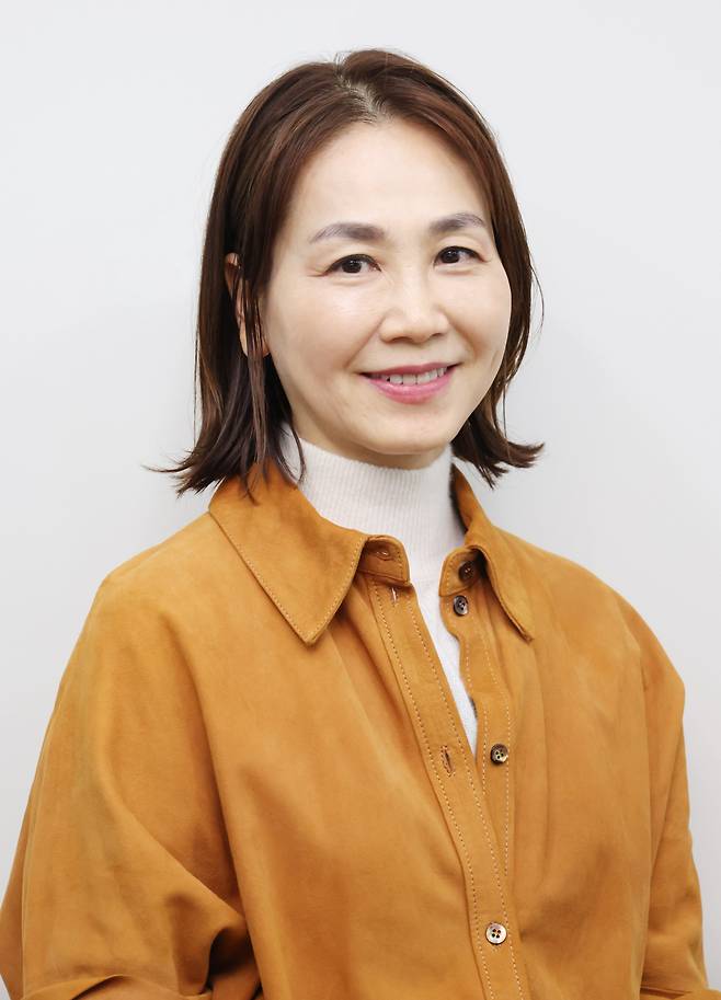 최자영 한국유통학회 회장(숭실대 교수)이 6일 서울 강남구 논현동 이투데이 사옥에서 '2026 소비자유통대상' 심사를 마친 뒤 기념촬영을 했다.(고이란 기자 photoeran@)