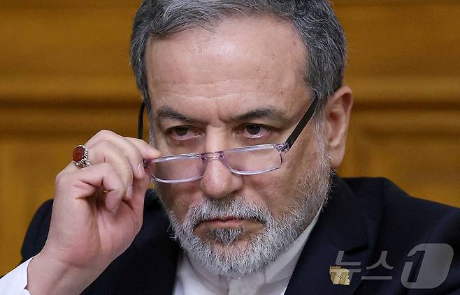 아바스 아라그치 이란 외무부 장관이 지난해 12월 17일 러시아 모스크바를 방문해 세르게이 라브로프 러시아 외무장관과 회담하고 있다. 2025.12.17 ⓒ 로이터=뉴스1