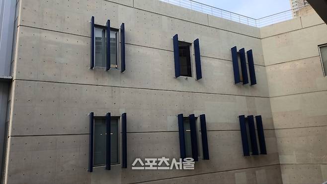 창원NC파크 3루쪽에 설치된 구조물 중 하나가 떨어진 모습. 창원=김민규 기자 kmg@sportsseoul.com