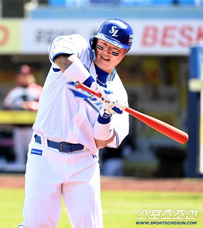 22일 대구삼성라이온즈파크에서 열린 LG와 삼성의 시범경기. 3회말 1사 1,3루 삼성 최형우가 1루 직선타, 더블플레이로 물러나며 아쉬워하고 있다. 대구=허상욱 기자wook@sportschosun.com/2026.03.22/