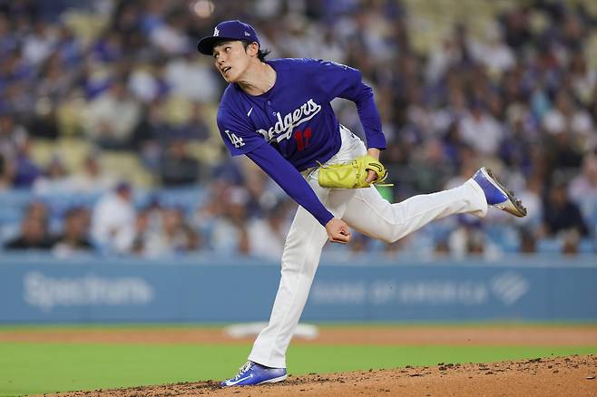 Los Angeles Dodgers starting pitcher Roki Sasaki throws during the third inning of a spring training baseball game against the Los Angeles Angels, Monday, March 23, 2026, in Los Angeles. (AP Photo/Ryan Sun)







<저작권자(c) 연합뉴스, 무단 전재-재배포, AI 학습 및 활용 금지>