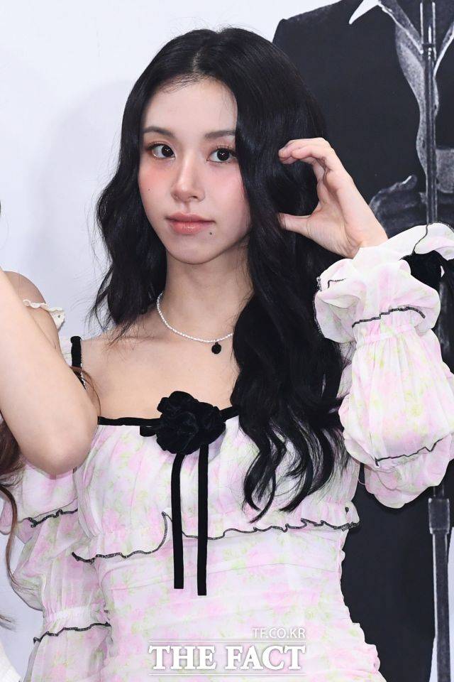 그룹 트와이스의 멤버 채영이 해외 투어를 위해 출국할 예정이었던 가운데 허리 통증으로 일정을 연기했다./더팩트DB