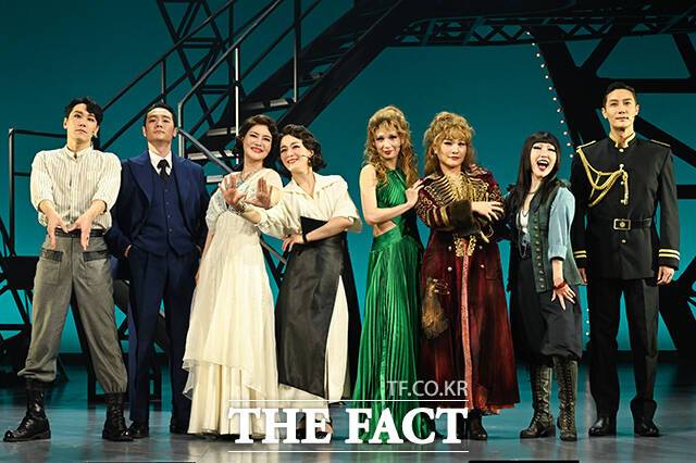 배우 조형균, 김민철, 김선영, 박혜나, 린아, 손승연, 김혜미, 김우형(왼쪽부터)이 26일 오후 서울 강남구 코엑스아티움 우리은행홀에서 열린 뮤지컬 '렘피카' 프레스콜 행사에서 포토타임을 갖고 있다. /김성렬 기자