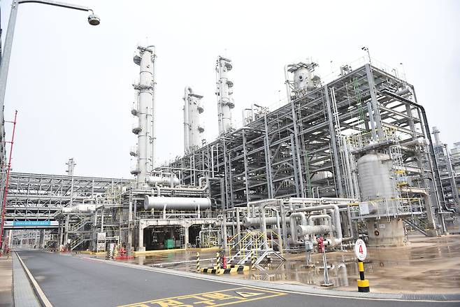 LG화학이 나프타 공급이 원활해질 때까지 여수산단 내 NCC 2공장 가동을 중단한다. 여수산단내 NCC 2공장 모습. /뉴스1