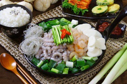 고소한 곱창, 쫄깃한 낙지, 탱글한 새우를 매콤하게 즐길 수 있는 낙곱새 맛집 개미집. 사진 네이버 지도 개미집 서면본점 업체 등록 사진