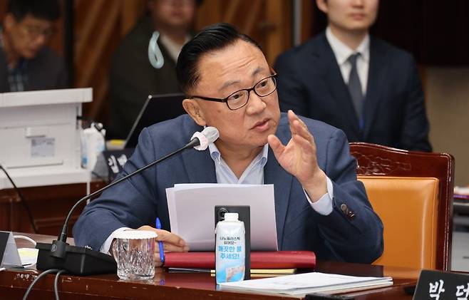 28일 전북특별자치도청에서 열린 국회 행정안전위원회 전북도 국정감사에서 국민의힘 고동진 의원이 질의하고 있다. 연합늇,