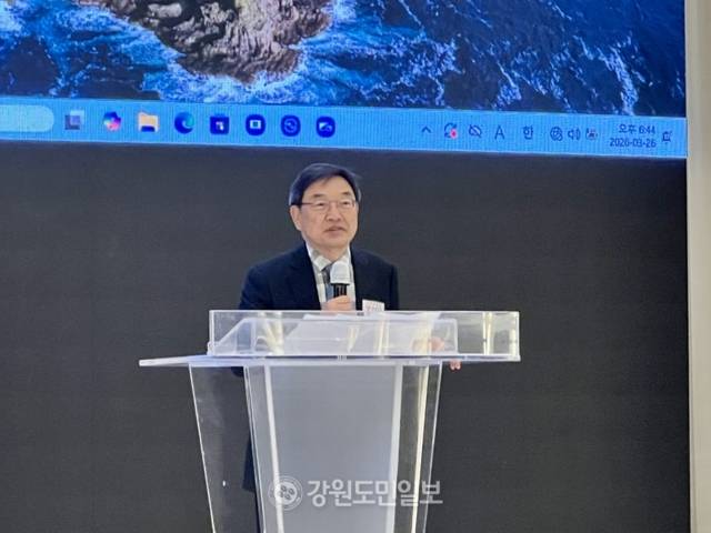 ▲ 강원 출신 재경 공직자·경제인 모임인 강원사랑회(회장 문일재)는 26일 서울 더리버사이드호텔에서 정기모임을 열고 회원들 간 화합을 도모했다. 이세훈 기자