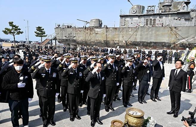 해군 제2함대사령부에서 거행된 '제16주기 천안함 46용사 추모식' 해군 제공