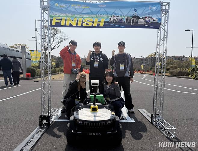 5분의1 레이스에 참가하는 홍익대학교 대학생팀. 송민재 기자
