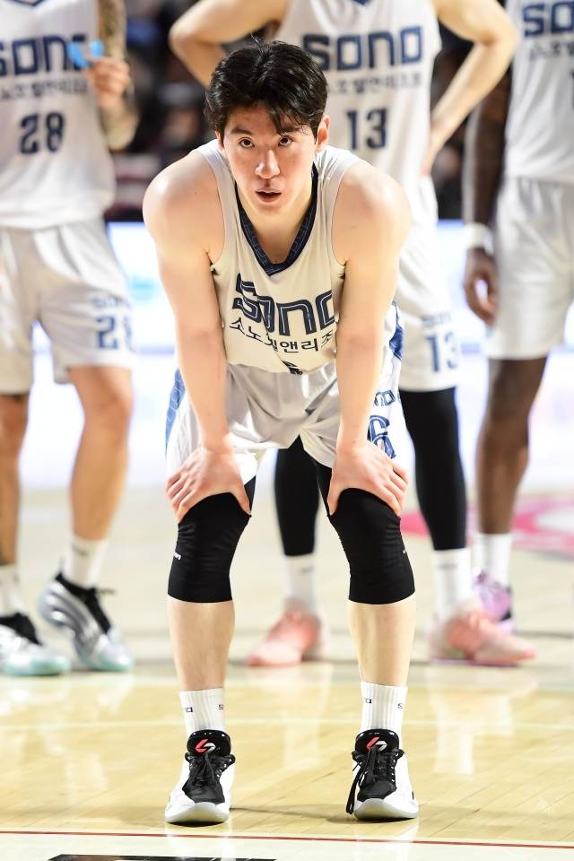 이정현도 발목 상태가 좋지 않은 편이다. 최근에 한의원을 다녀오기도 했다. 물론 결장할 정도로 나쁜 건 아니다. 그러나 꾸준한 관리가 필요하다. 사진=KBL 제공