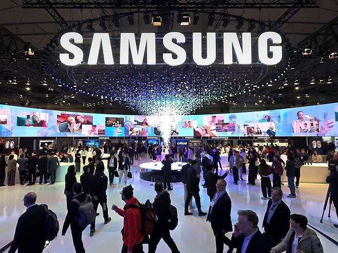 3월 스페인 바르셀로나에서 열린 ‘MWC26’의 삼성전자 부스.          [삼성전자 제공]