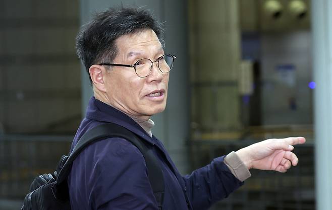 일본군 위안부 피해자를 모욕하는 시위를 벌여온 극우 성향 시민단체 위안부법폐지국민행동 김병헌 대표가 지난 20일 서울 서초구 서울중앙지방법원에서 열린 구속 전 피의자 심문(영장실질심사)에 출석하고 있다. [연합]