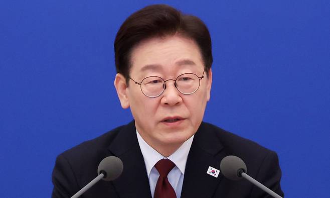 이재명 대통령이 26일 청와대에서 열린 비상경제점검회의에서 발언하고 있다. 뉴시스