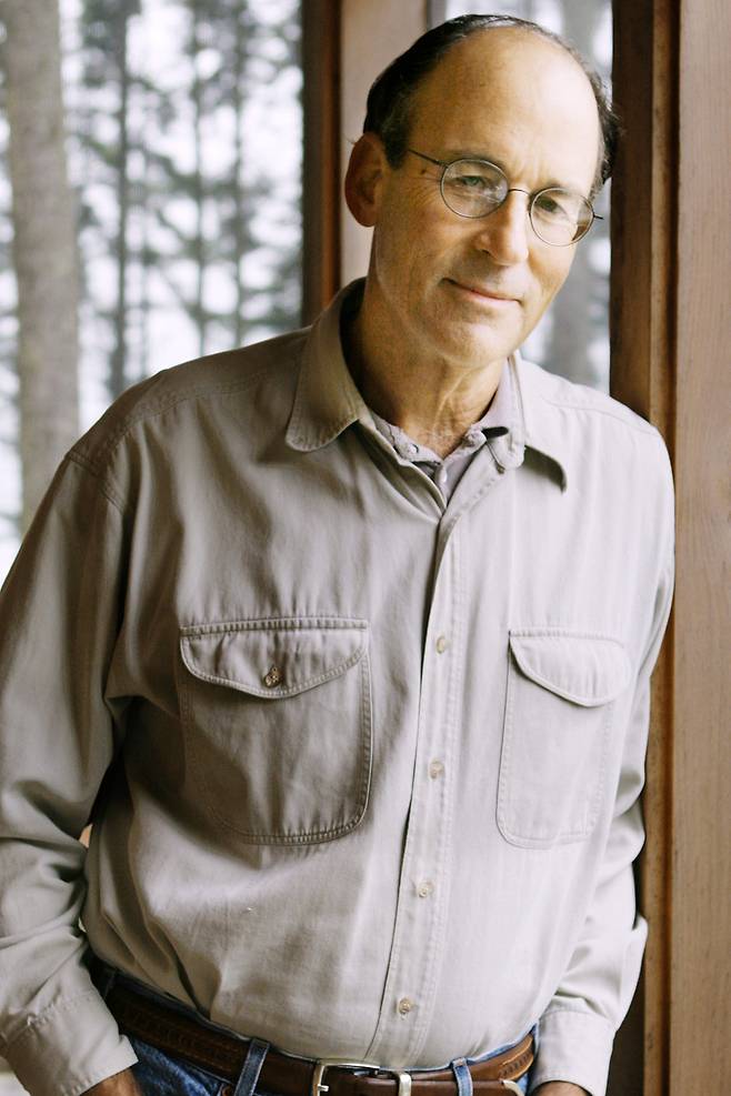 미국에서 가장 유명한&nbsp;논픽션&nbsp;작가 트레이시 키더(1945∼2026). 1981년 펴낸&nbsp;‘새로운 기계의 영혼’으로 이듬해 퓰리처상 논픽션 부문을 수상했다. AP연합뉴스