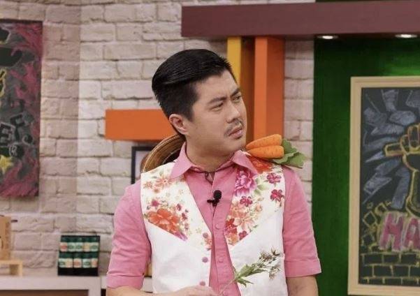 인기 요리 프로그램 ‘식재요리왕’의 진행자로 이름을 알린 방송인 추진웨이(51). 소셜미디어(SNS) 캡처