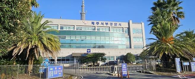 제주에서 초등학생을 대상으로 한 유인·유괴 의심 사건이 잇따라 발생해 경찰이 수사에 나섰다. 제주 강동삼 기자