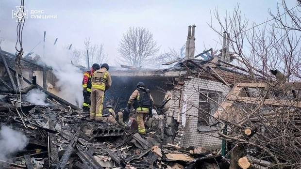 러시아군의 폭격으로 우크라이나 동북부 도시 수미의 한 민가가 폐허로 변해 있다. AP연합뉴스