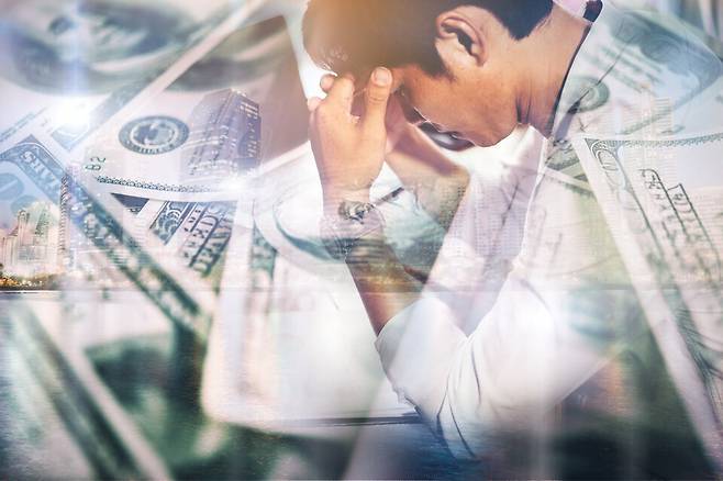 금융감독원은 10만원 대출이 5영업일만 연체돼도 금융거래 때 불이익을 받을 수 있다고 소비자에 주의를 당부했다. &copy;Freepik